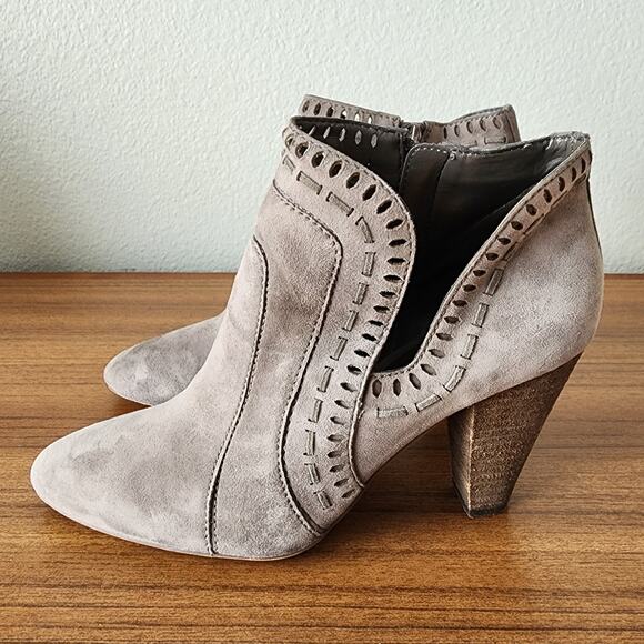 Vince Camuto Reeista Minimalist Style Cutout Zip Ankle Booties - Picture 10 of 11